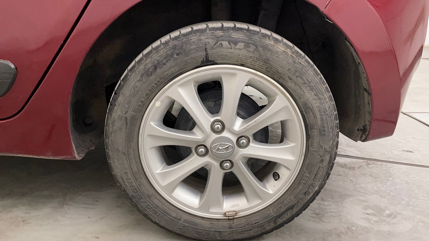 Used 2015 Hyundai Grand i10 Asta AT 1.2 Kappa VTVT Petrol Automatic tyres LEFT REAR TYRE RIM VIEW