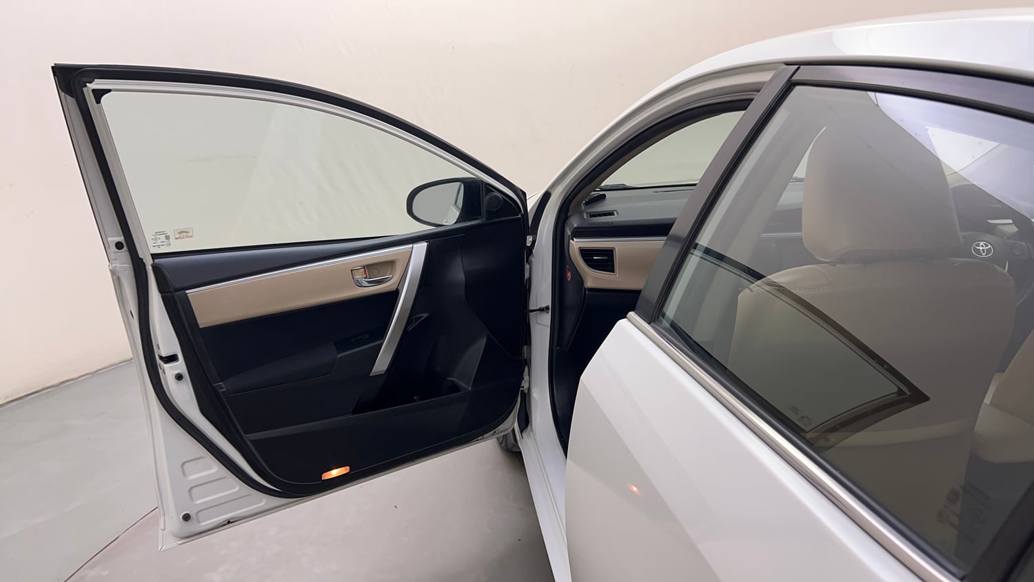 Used 2015 Toyota Corolla Altis G Petrol Petrol Manual interior LEFT FRONT DOOR OPEN VIEW
