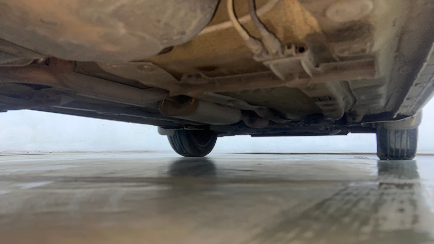 Used 2023 Volkswagen Virtus Highline 1.0 TSI AT Petrol Automatic extra REAR RIGHT UNDERBODY VIEW