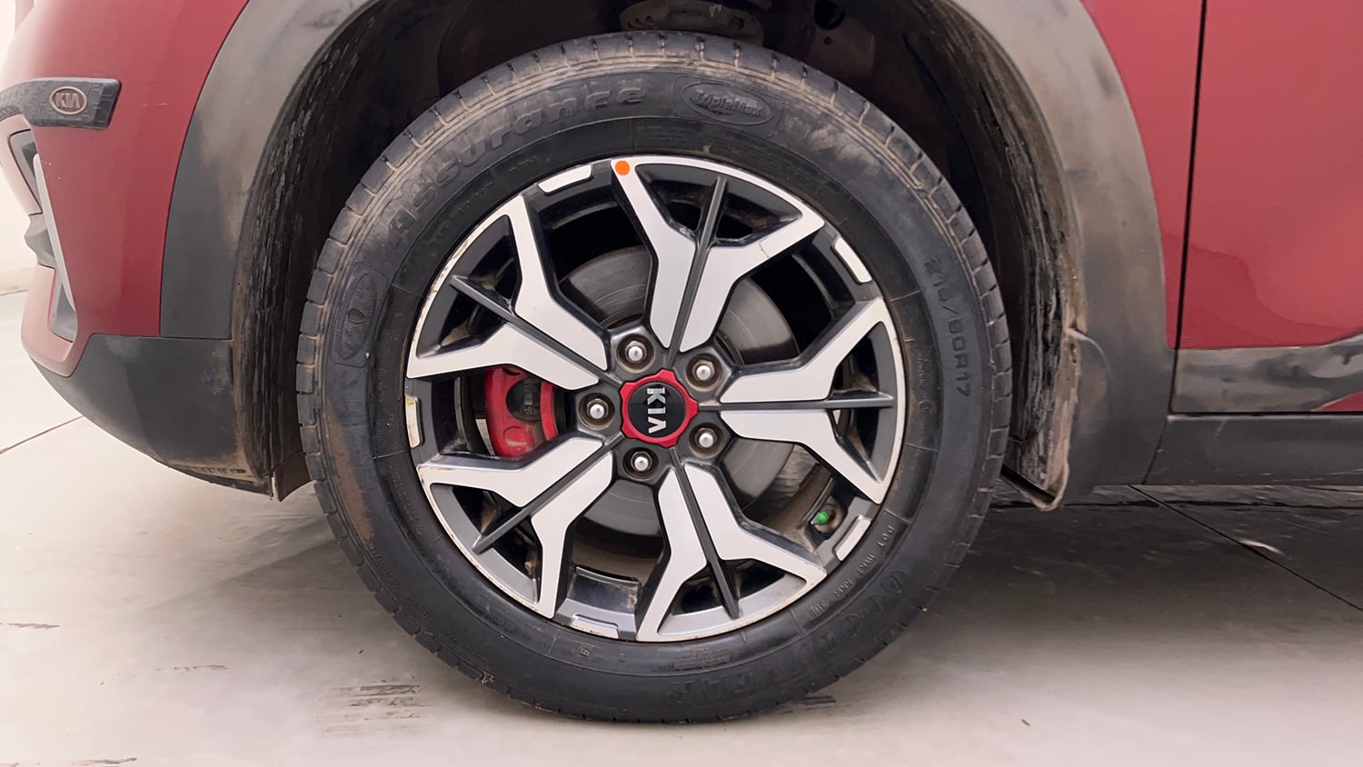 Used 2019 kia Seltos GTX Plus DCT 1.4 Petrol Automatic tyres LEFT FRONT TYRE RIM VIEW