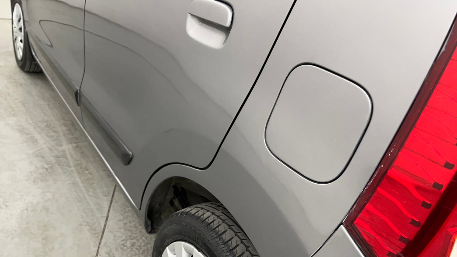 Used 2017 Maruti Suzuki Wagon R VXI Petrol Manual dents MINOR SCRATCH
