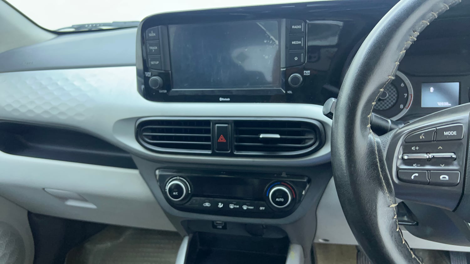Used 2022 Hyundai Grand i10 Nios Sportz 1.2 Kappa VTVT CNG Cng Manual top_features Integrated (in-dash) music system