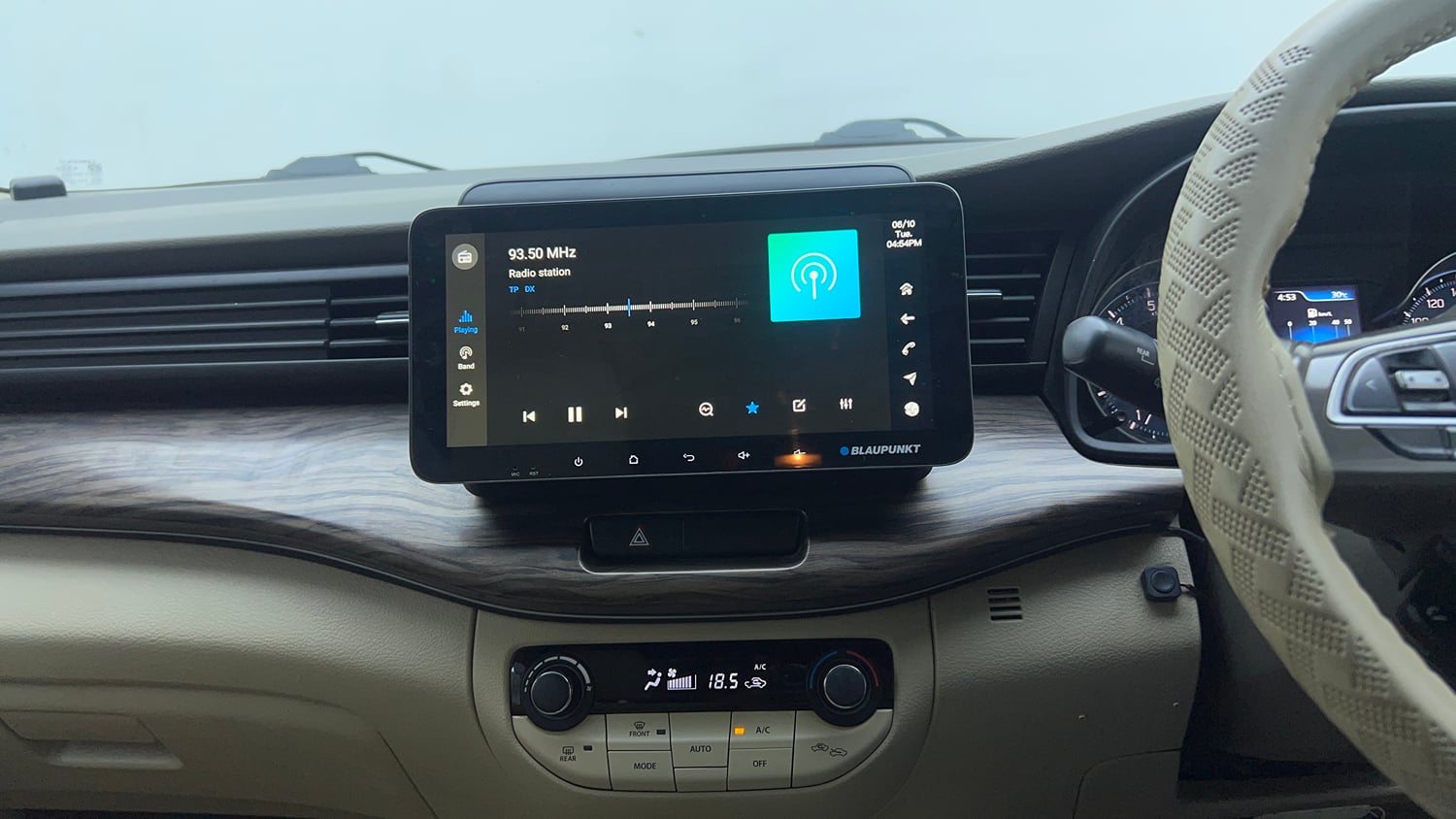 Used 2021 Maruti Suzuki New Ertiga ZXi AT Petrol Automatic top_features Integrated (in-dash) music system