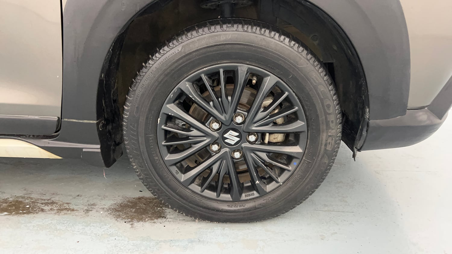 Used 2022 Maruti Suzuki XL6 Zeta MT Petrol Petrol Manual tyres RIGHT FRONT TYRE RIM VIEW