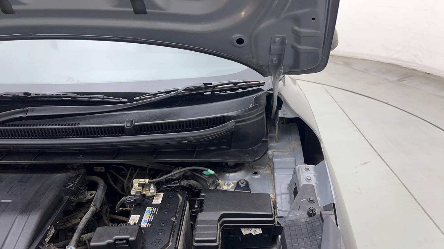 Used 2025 Hyundai Exter S Plus 1.2 AMT Petrol Automatic engine ENGINE LEFT SIDE HINGE & APRON VIEW