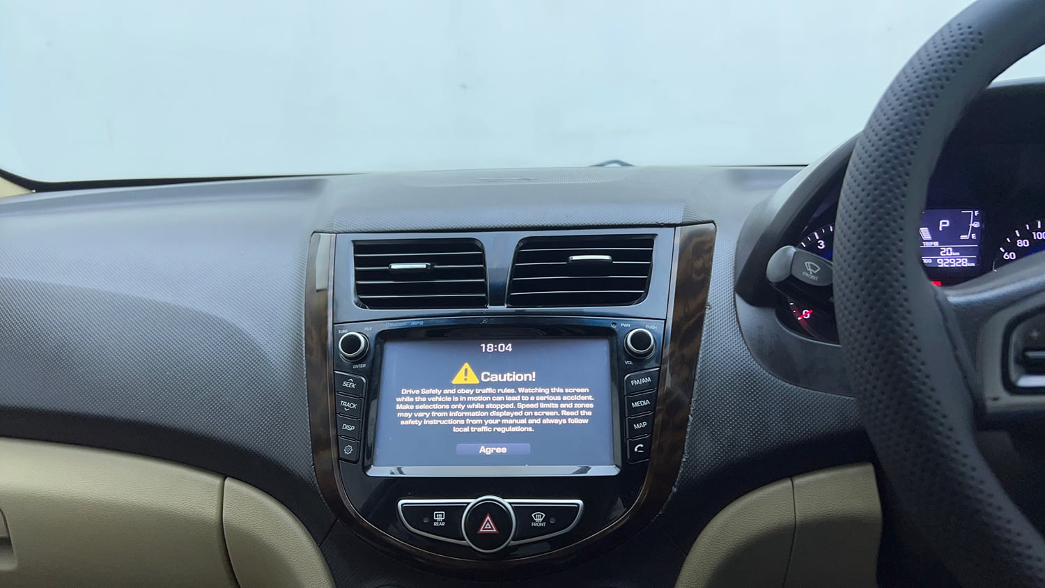 Used 2016 Hyundai Verna 1.6 VTVT SX AT Petrol Automatic top_features Integrated (in-dash) music system