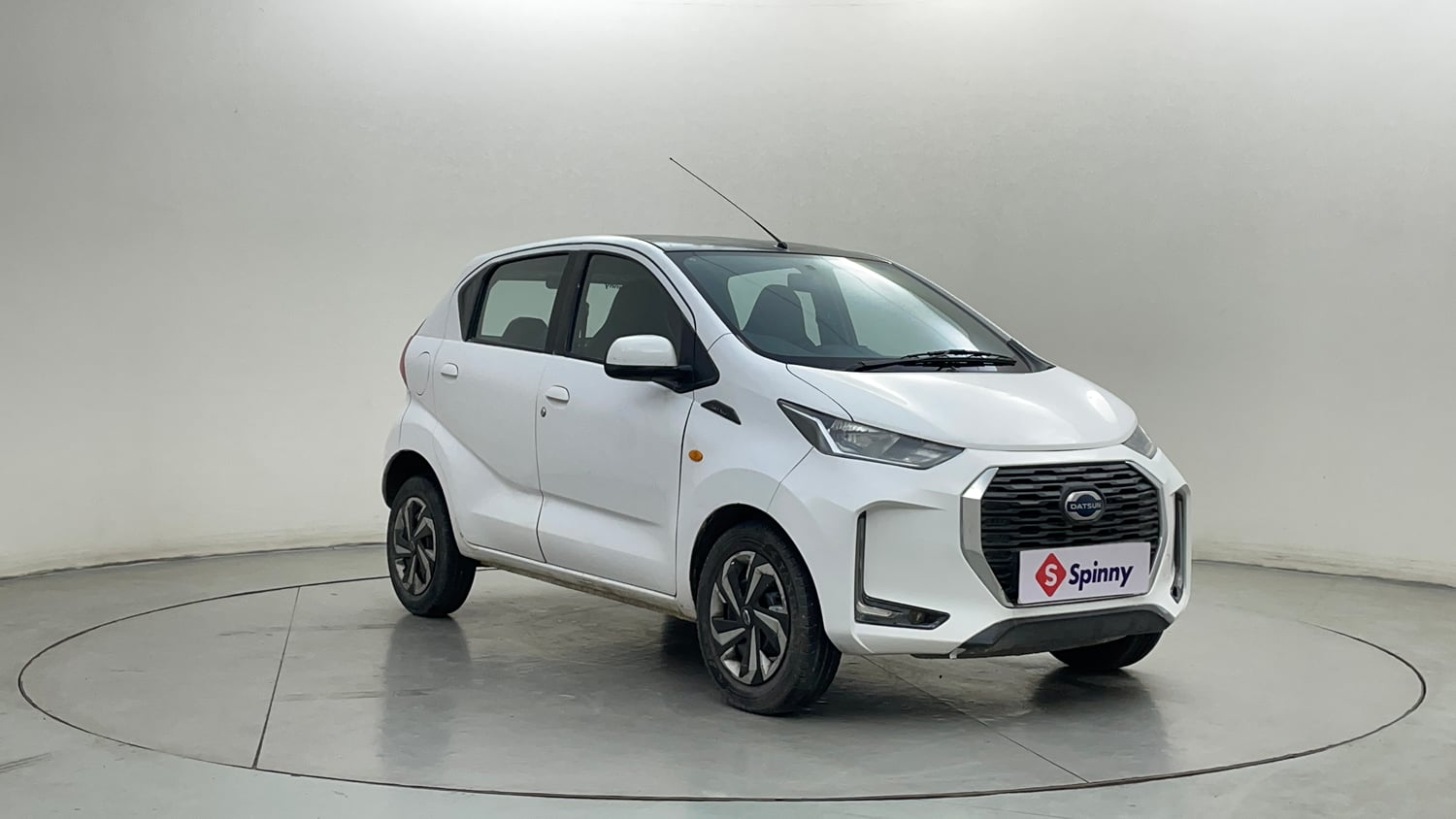 Used 2022 Datsun Redi-GO T(O) 1.0 Petrol Manual exterior RIGHT FRONT CORNER VIEW