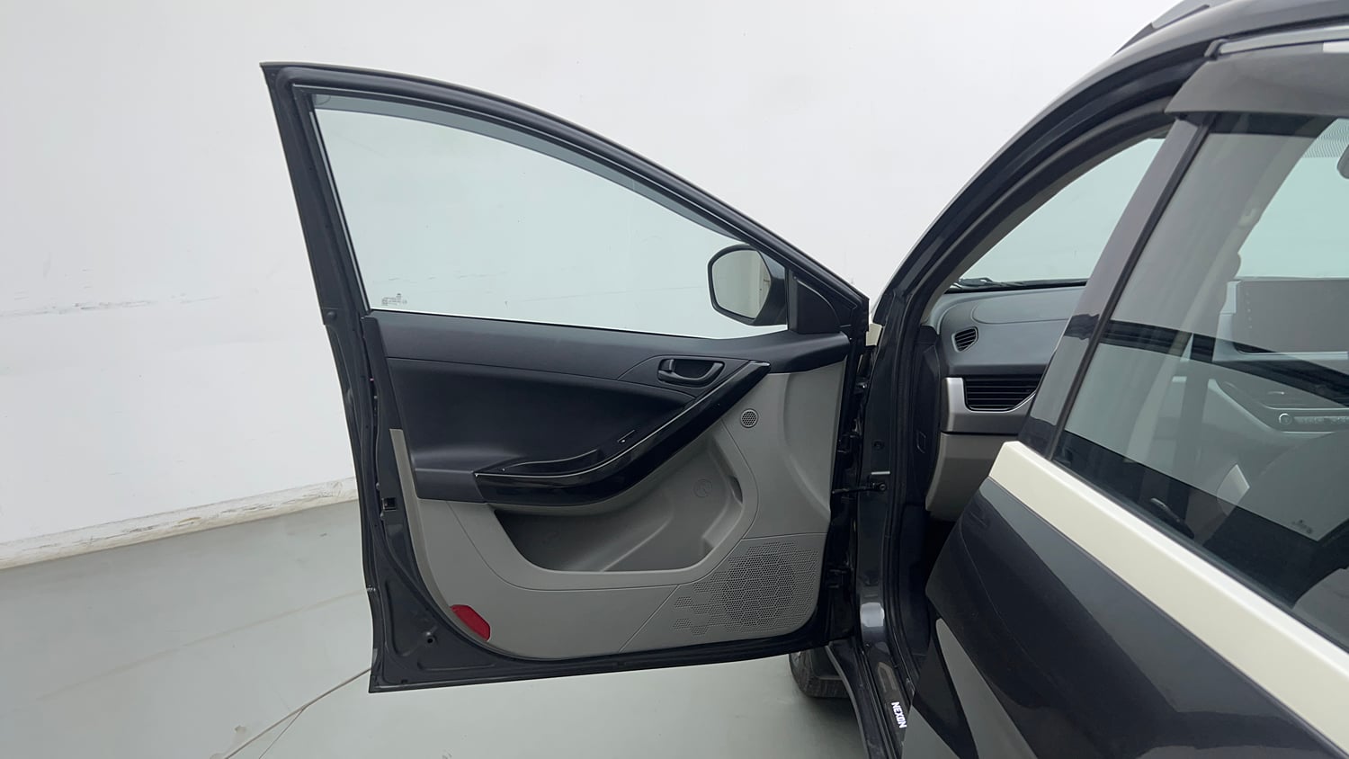 Used 2018 Tata Nexon XM Petrol Manual interior LEFT FRONT DOOR OPEN VIEW