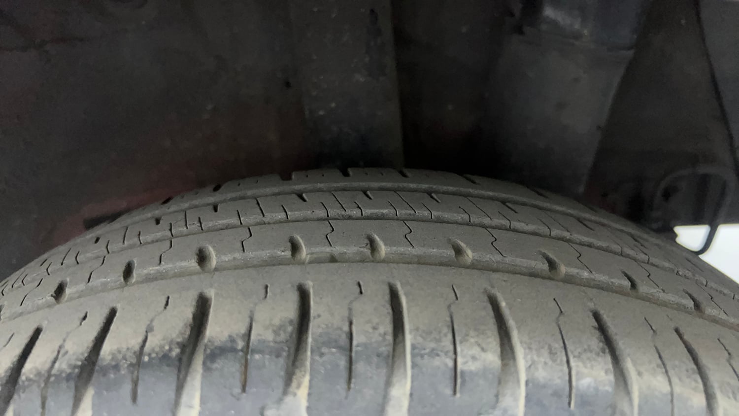 Used 2017 Hyundai Grand i10 Magna AT 1.2 Kappa VTVT Petrol Automatic tyres LEFT REAR TYRE TREAD VIEW