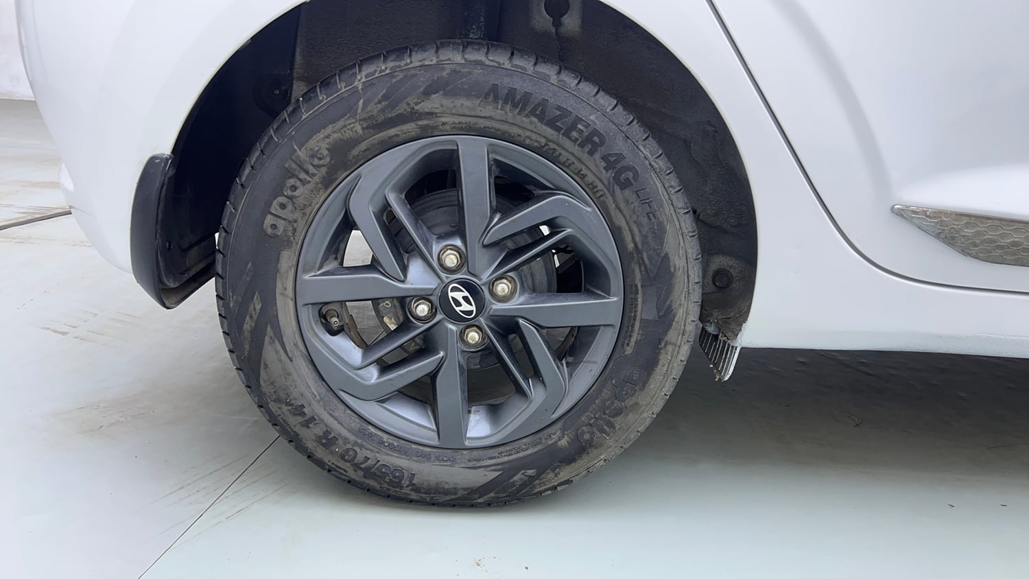 Used 2022 Hyundai Grand i10 Nios Sportz 1.2 Kappa VTVT CNG Cng Manual tyres RIGHT REAR TYRE RIM VIEW