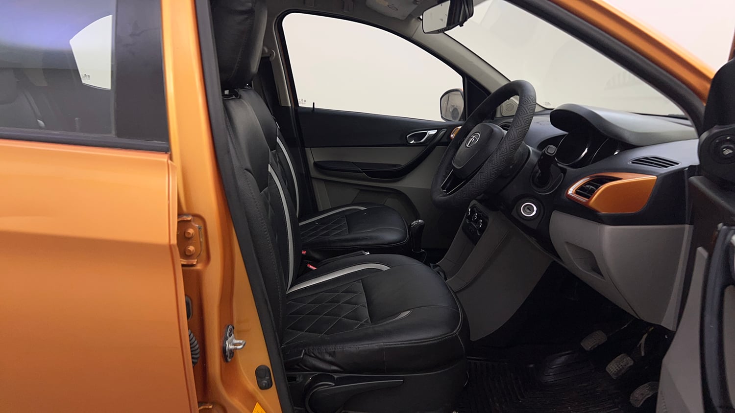 Used 2018 Tata Tiago Revotron XZ Petrol Manual interior RIGHT SIDE FRONT DOOR CABIN VIEW