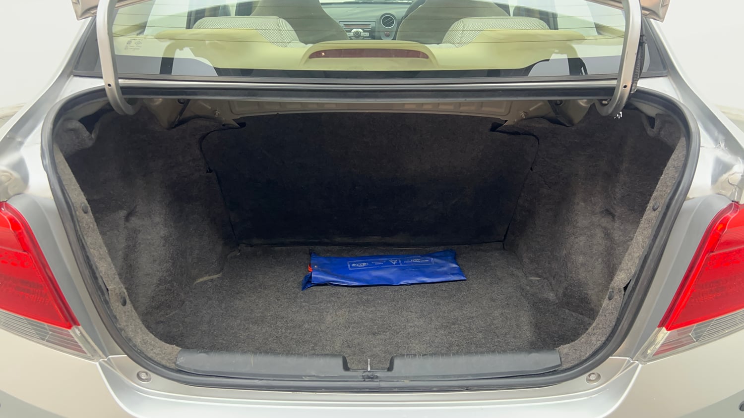 Used 2015 Honda Amaze 1.2 VX AT i-VTEC Petrol Automatic interior DICKY INSIDE VIEW