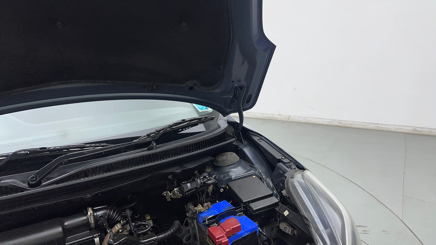 Used 2020 Maruti Suzuki Baleno Delta Petrol Manual engine ENGINE LEFT SIDE HINGE & APRON VIEW