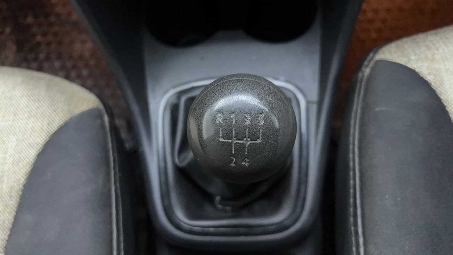 Used 2017 Volkswagen Polo Comfortline 1.2L (P) Petrol Manual interior GEAR  KNOB VIEW