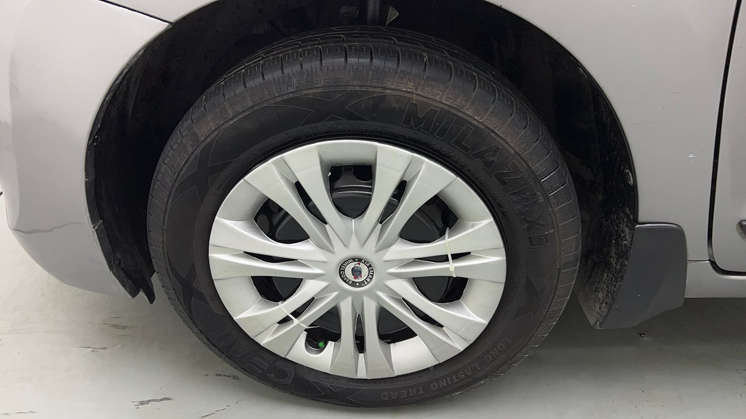 Used 2018 Maruti Suzuki Baleno Delta 1.2 AT Petrol Automatic tyres LEFT FRONT TYRE RIM VIEW