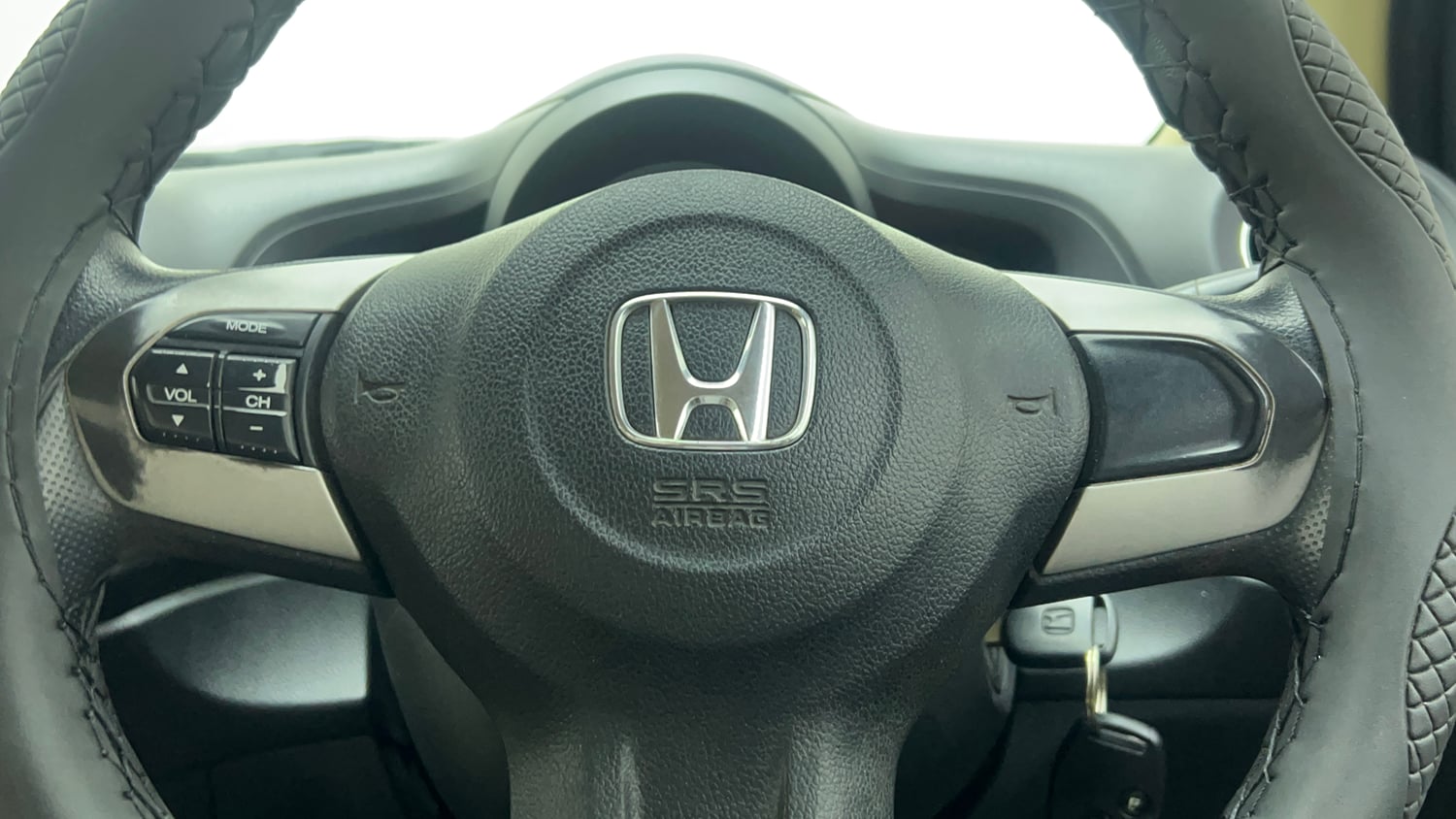 Used 2015 Honda Amaze 1.2 VX AT i-VTEC Petrol Automatic top_features Steering mounted controls