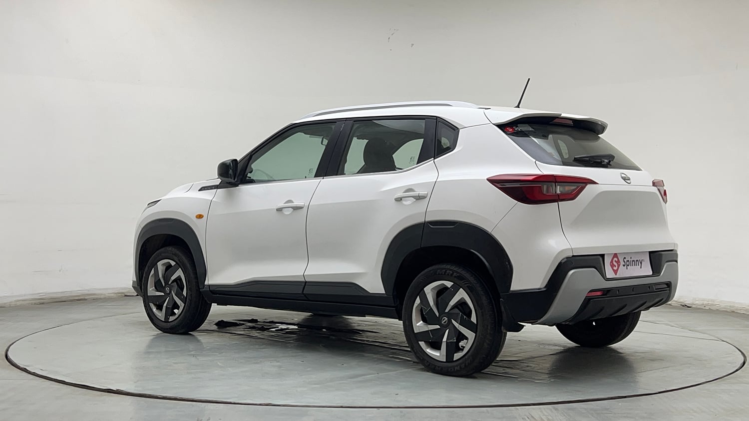 Used 2021 Nissan Magnite XE Petrol Manual exterior LEFT REAR CORNER VIEW