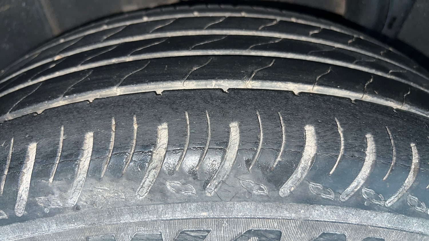 Used 2021 Nissan Magnite XE Petrol Manual tyres RIGHT REAR TYRE TREAD VIEW