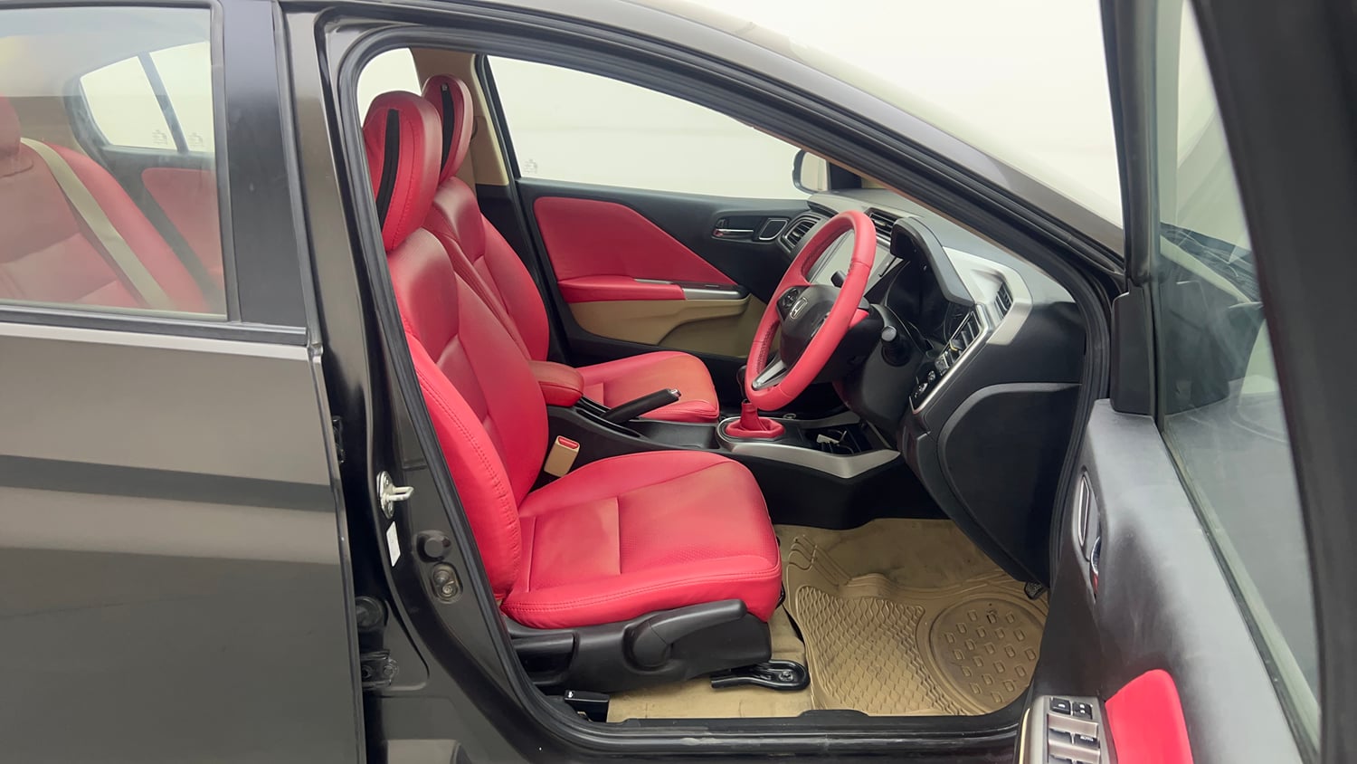Used 2019 Honda City ZX Petrol Petrol Manual interior RIGHT SIDE FRONT DOOR CABIN VIEW