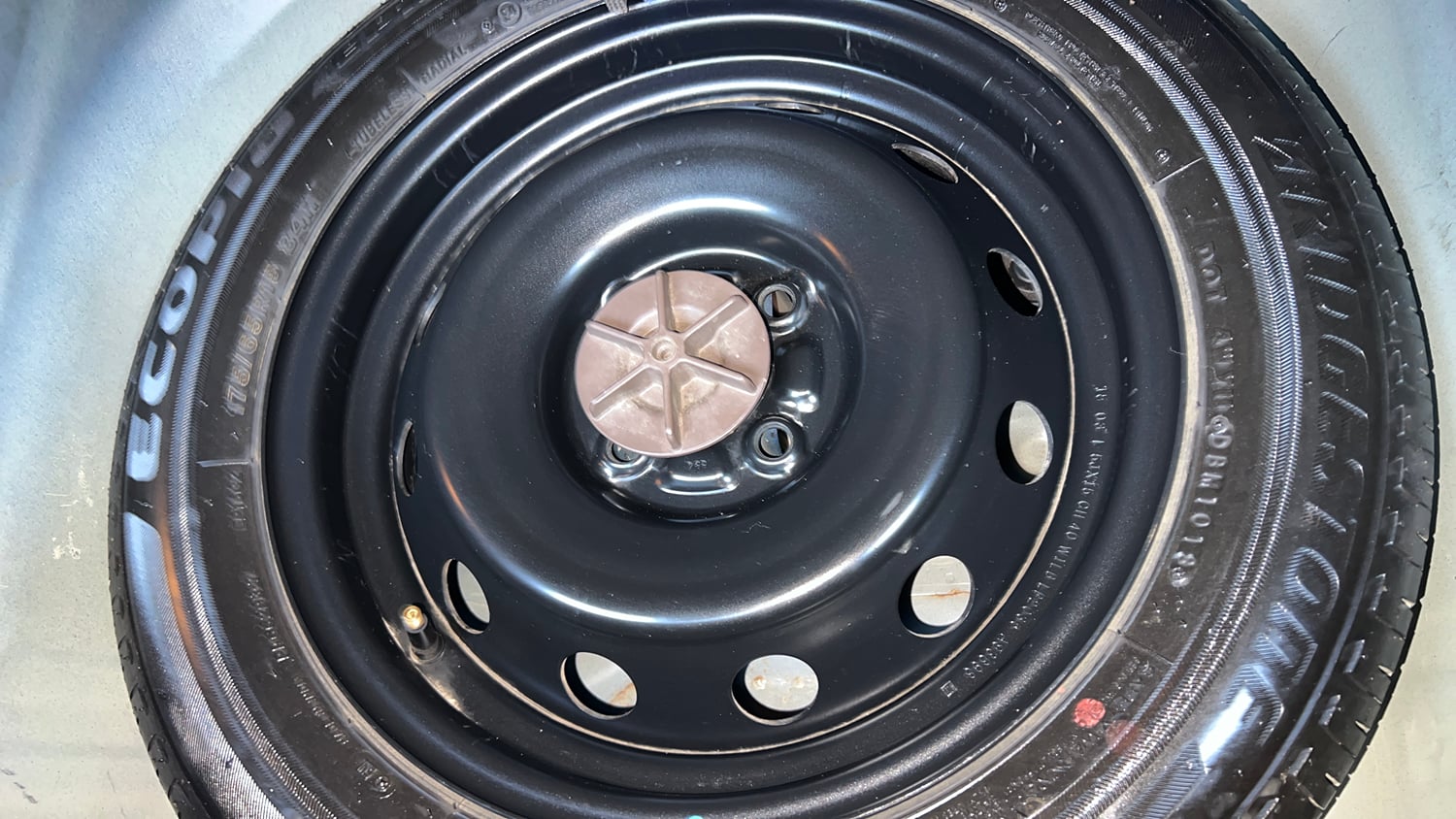 Used 2018 Maruti Suzuki Ignis Delta 1.2 AMT Petrol Automatic tyres SPARE TYRE VIEW