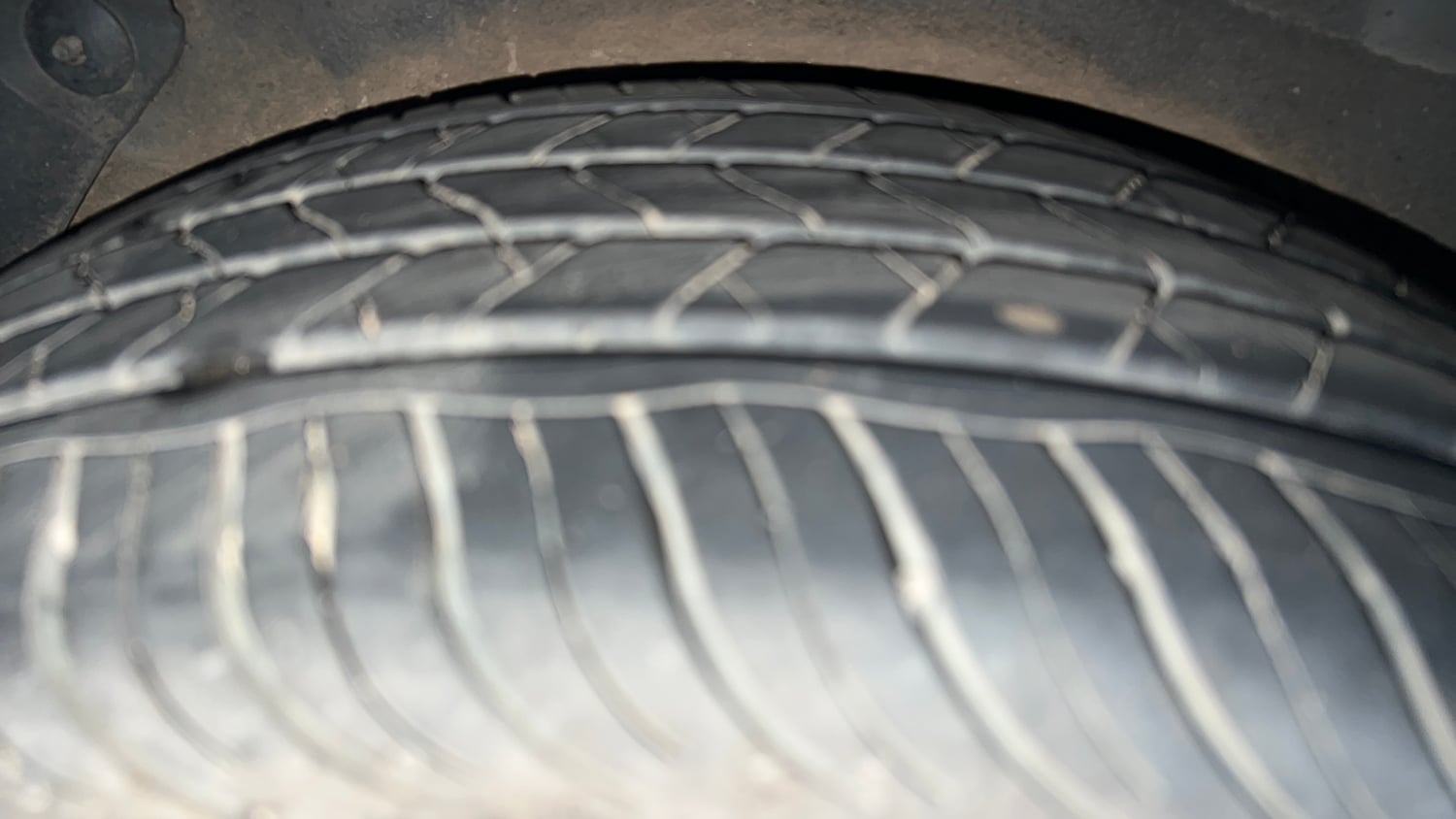 Used 2016 Hyundai Verna 1.6 VTVT SX AT Petrol Automatic tyres RIGHT REAR TYRE TREAD VIEW
