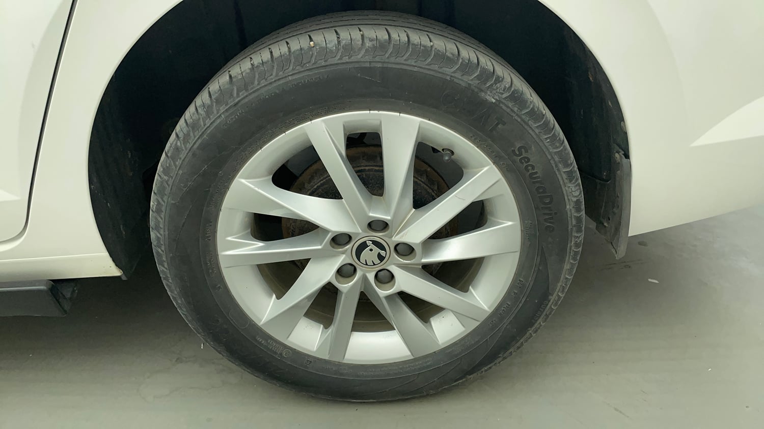 Used 2024 Skoda Slavia Ambition 1.0L TSI AT Petrol Automatic tyres LEFT REAR TYRE RIM VIEW