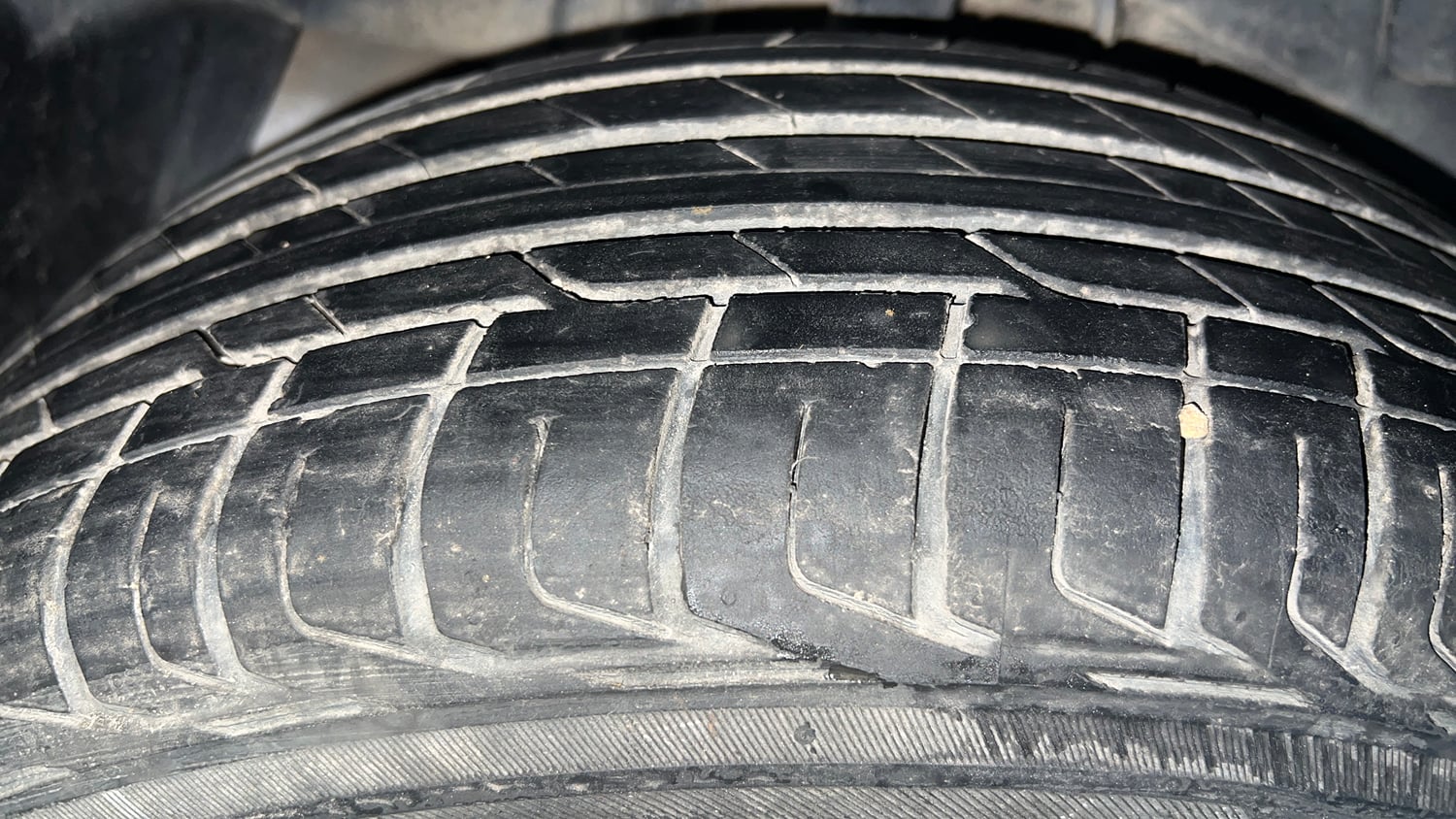 Used 2022 Tata Nexon XM (S) Petrol Manual tyres RIGHT REAR TYRE TREAD VIEW
