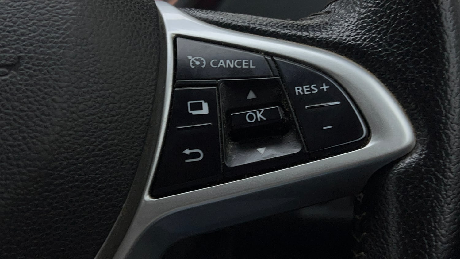 Used 2022 Nissan Magnite XV Premium Turbo CVT Petrol Automatic top_features Cruise control