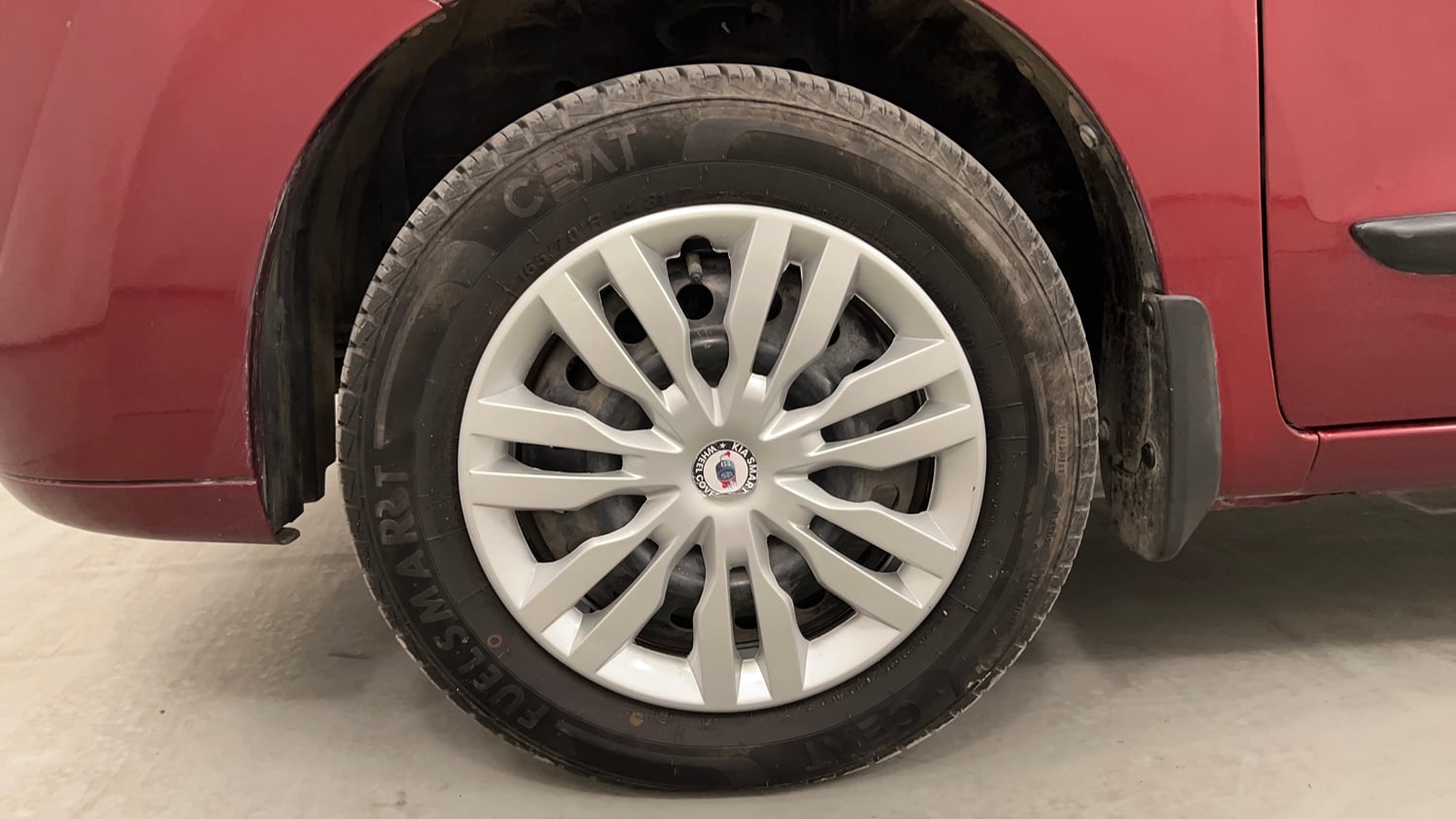 Used 2012 Maruti Suzuki Wagon R 1.0 VXi Petrol Manual tyres LEFT FRONT TYRE RIM VIEW