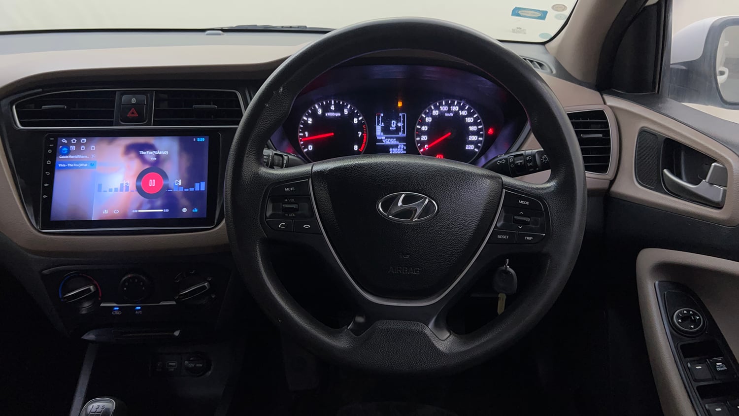 Used 2019 Hyundai Elite i20 Magna Plus 1.2 Petrol Manual top_features Steering mounted controls
