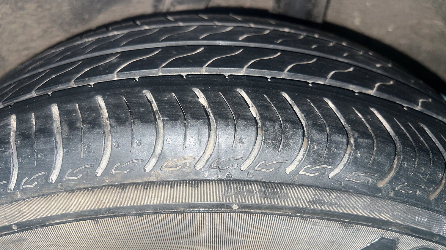 Used 2023 Honda Amaze VX 1.2 Petrol CVT Petrol Automatic tyres LEFT REAR TYRE TREAD VIEW