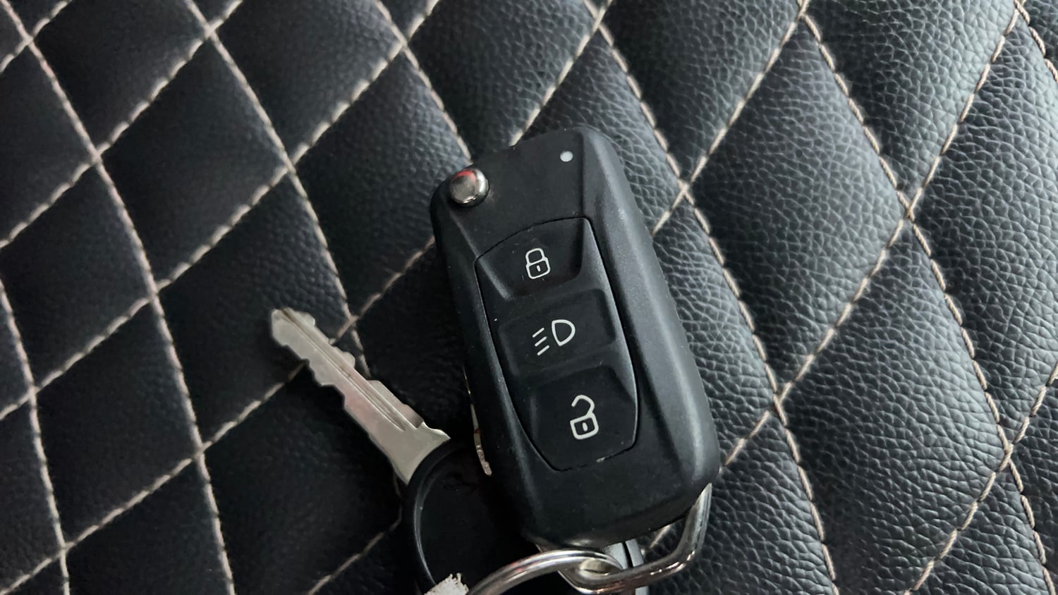 Used 2017 Tata Tiago Revotron XZ w/o Alloy Petrol Manual extra CAR KEY VIEW