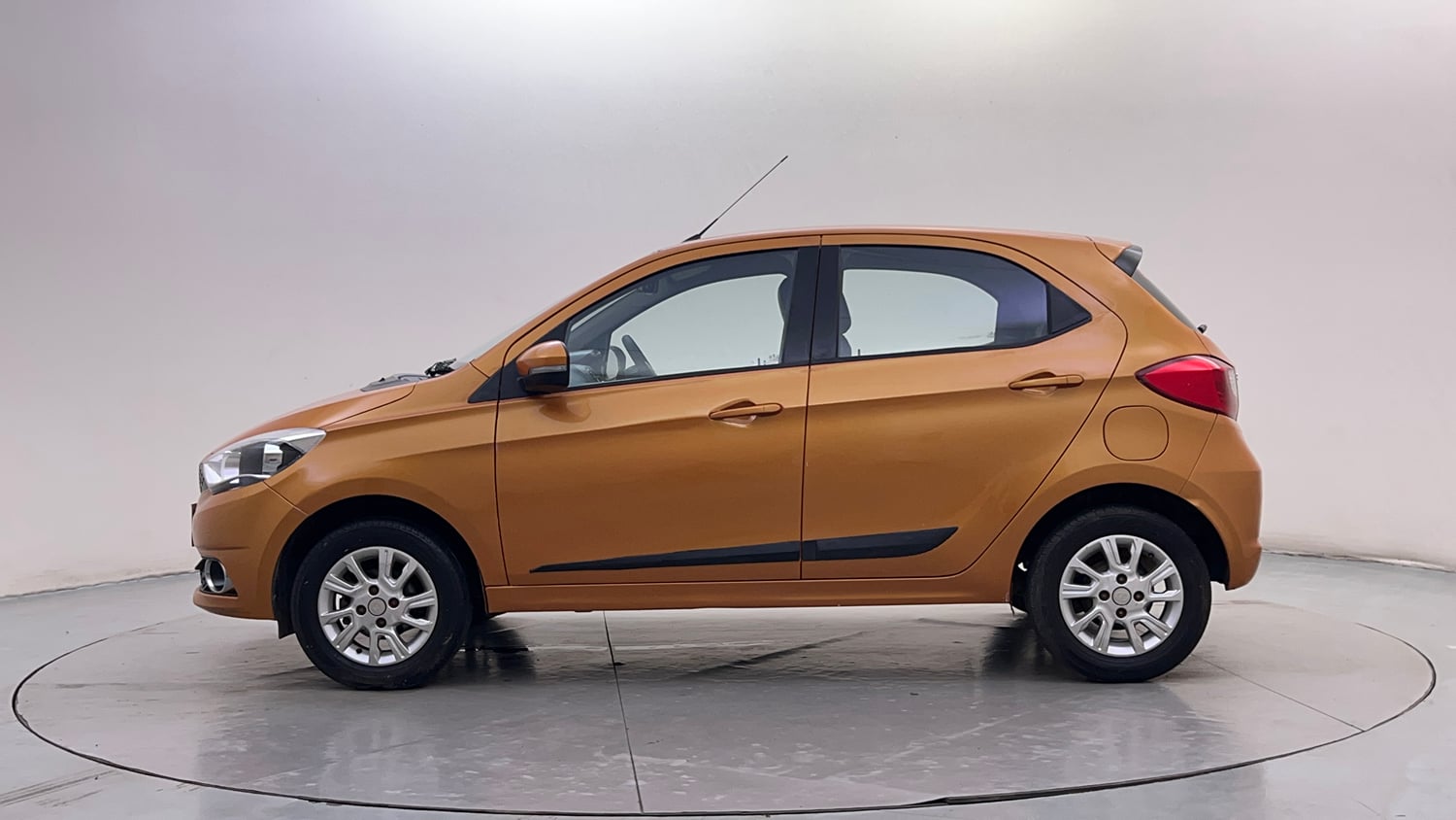 Used 2018 Tata Tiago Revotron XZ Petrol Manual exterior LEFT SIDE VIEW