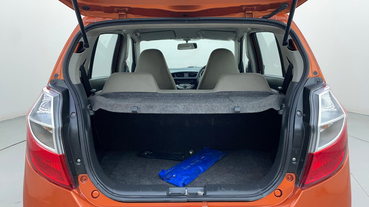 Used 2015 Maruti Suzuki Alto K10 VXi AMT Petrol Automatic interior DICKY INSIDE VIEW