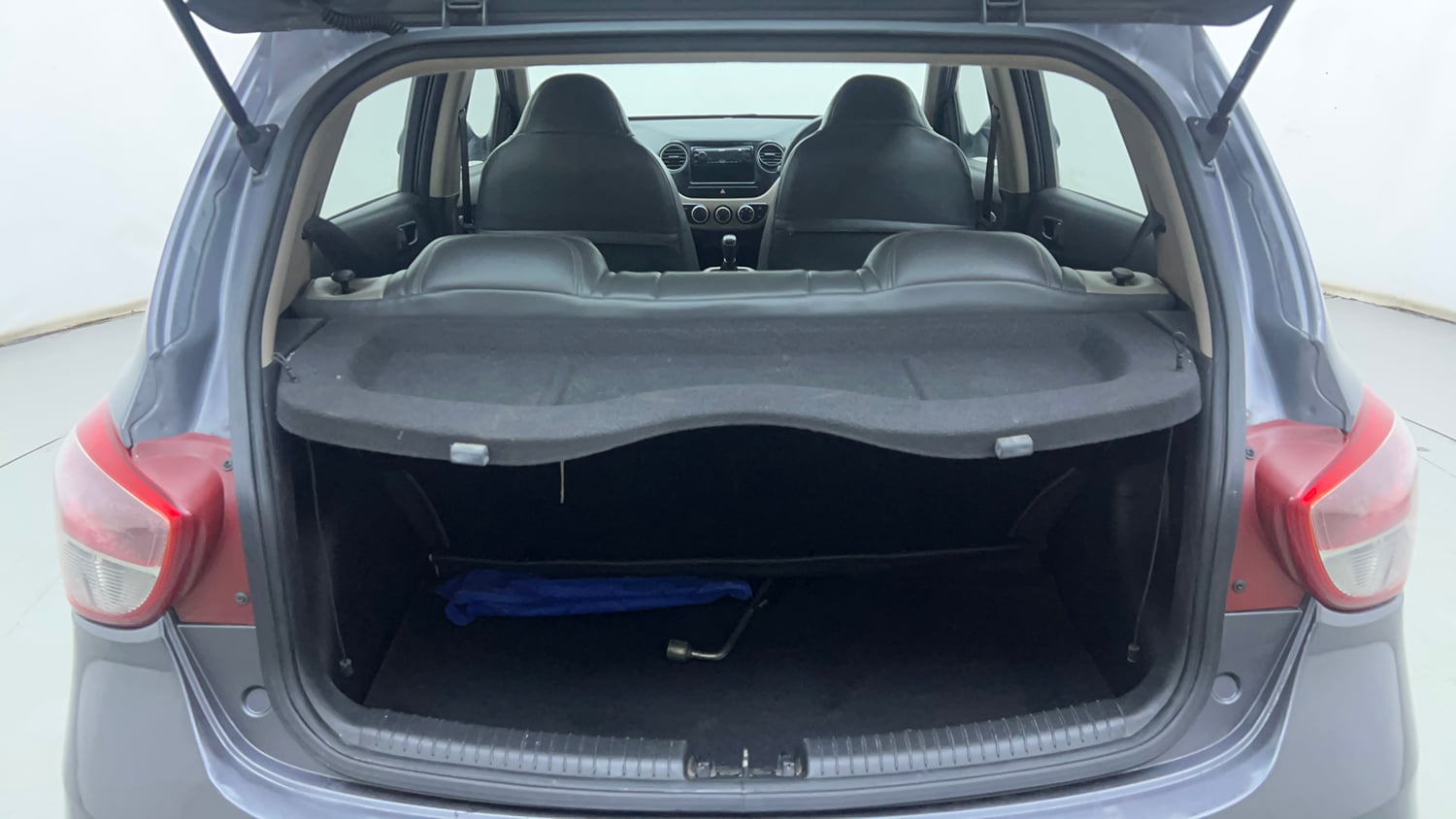 Used 2017 Hyundai Grand i10 Magna 1.2 Kappa VTVT Petrol Manual interior DICKY INSIDE VIEW