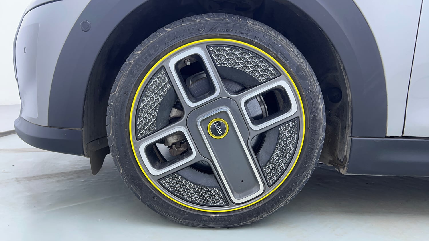 Used 2023 Mini Cooper SE 3-Door Electric Automatic tyres LEFT FRONT TYRE RIM VIEW