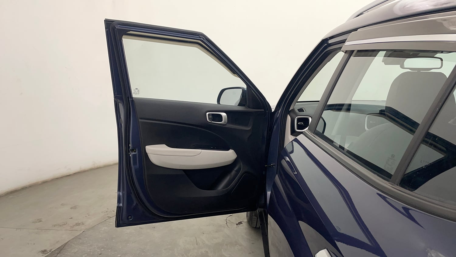 Used 2023 Hyundai Venue SX (O) 1.5 CRDi Diesel Manual interior LEFT FRONT DOOR OPEN VIEW