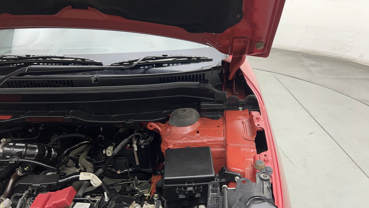 Used 2024 Maruti Suzuki Brezza Zxi Plus Dual Tone Petrol Manual engine ENGINE LEFT SIDE HINGE & APRON VIEW