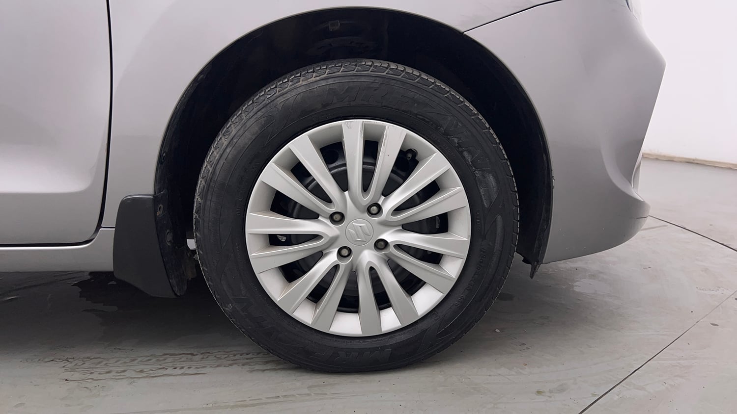 Used 2019 null Petrol Automatic tyres RIGHT FRONT TYRE RIM VIEW
