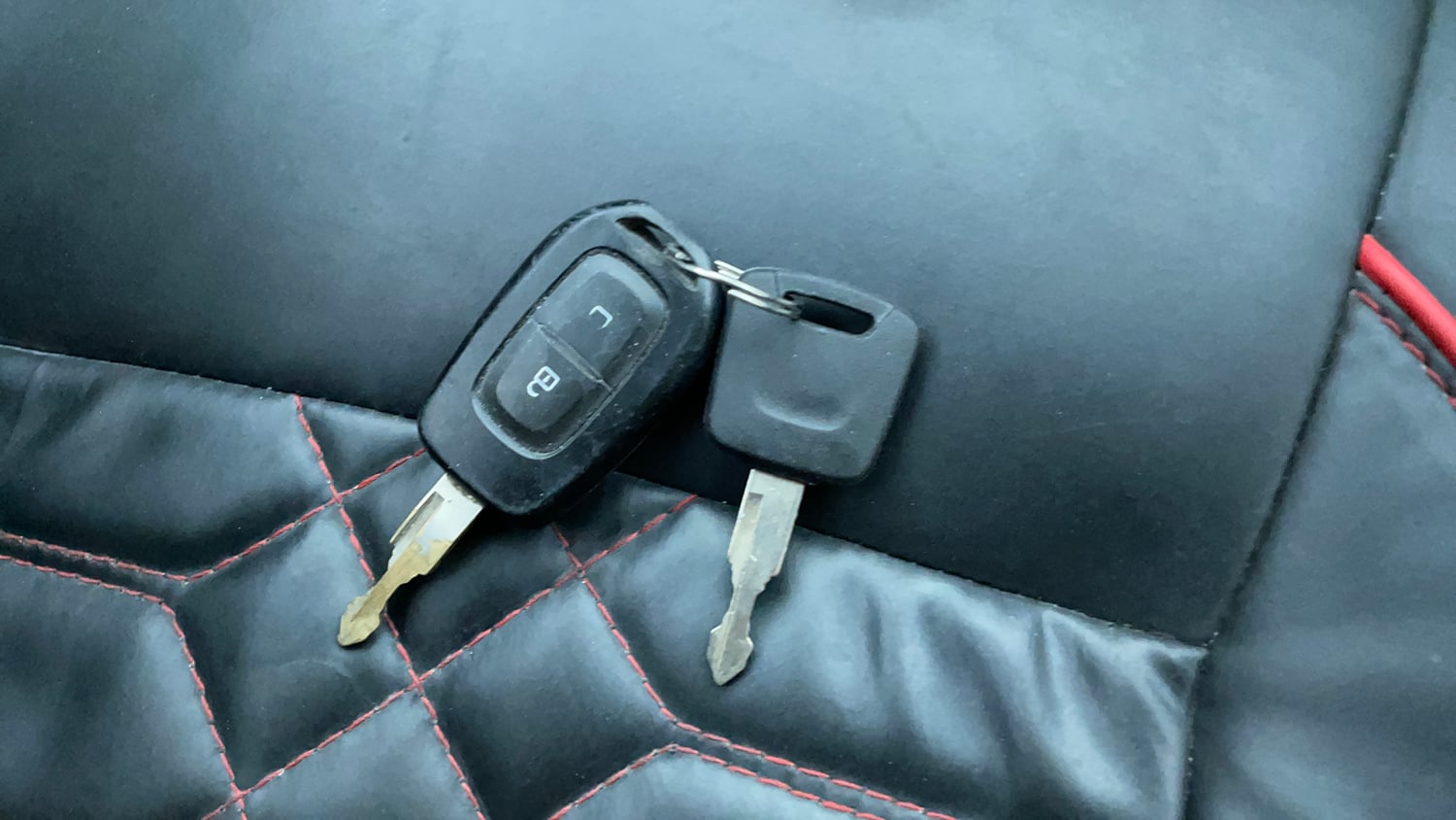 Used 2022 Datsun Redi-GO T(O) 1.0 Petrol Manual extra CAR KEY VIEW