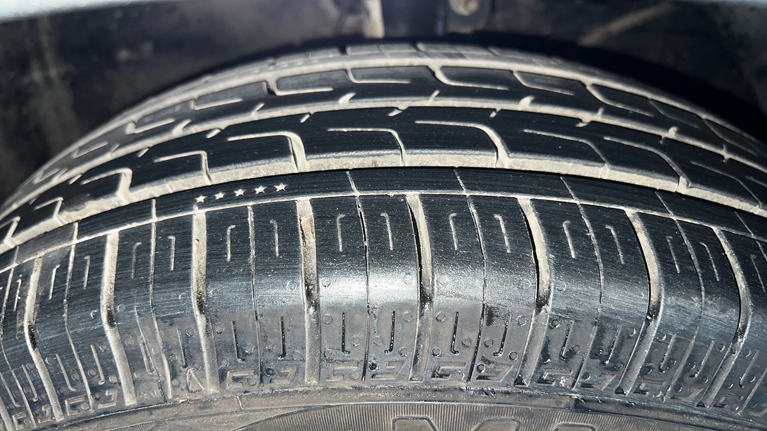 Used 2018 Maruti Suzuki Baleno Delta 1.2 AT Petrol Automatic tyres RIGHT FRONT TYRE TREAD VIEW