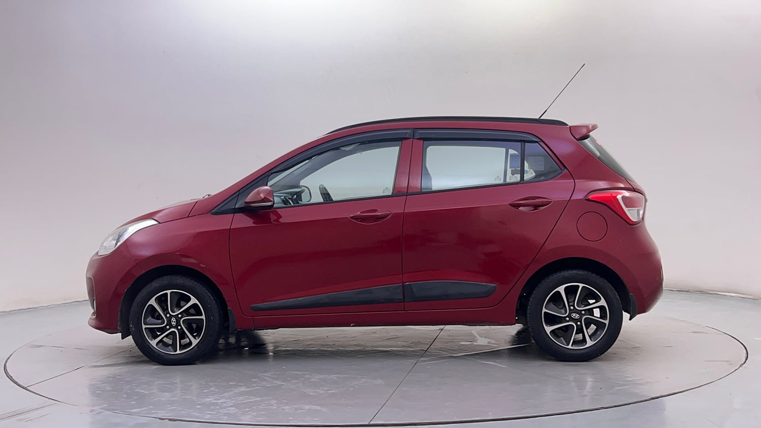 Used 2018 Hyundai Grand i10 Sportz AT 1.2 Kappa VTVT Petrol Automatic exterior LEFT SIDE VIEW