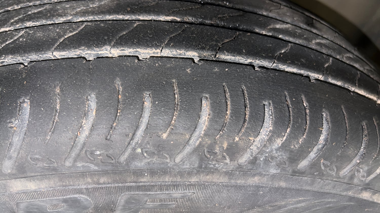 Used 2022 Nissan Magnite XV Premium Turbo Petrol Manual tyres RIGHT FRONT TYRE TREAD VIEW
