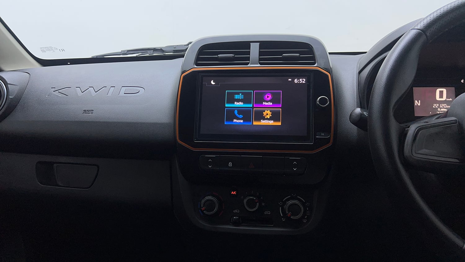 Used 2021 Renault Kwid CLIMBER 1.0 AMT Opt Petrol Automatic top_features Integrated (in-dash) music system