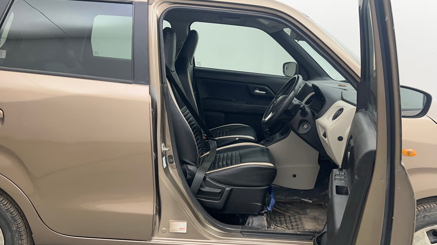 Used 2022 Maruti Suzuki Wagon R VXi (O) 1.2 Petrol Manual interior RIGHT SIDE FRONT DOOR CABIN VIEW