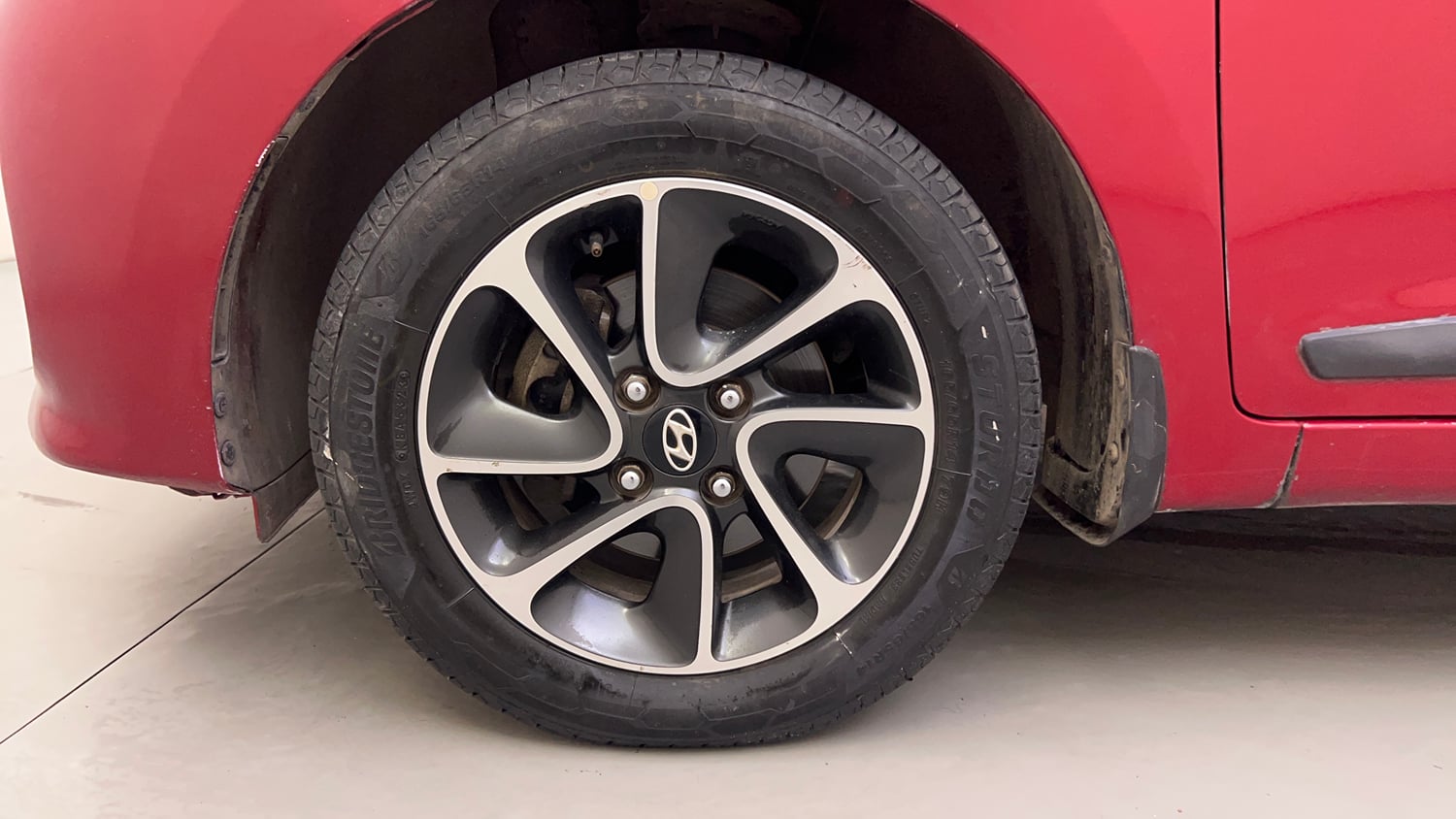 Used 2018 Hyundai Grand i10 Sportz AT 1.2 Kappa VTVT Petrol Automatic tyres LEFT FRONT TYRE RIM VIEW
