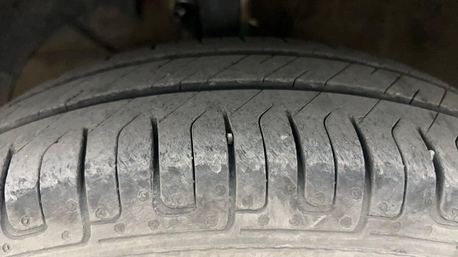 Used 2018 Maruti Suzuki Dzire VXi Petrol Manual tyres LEFT FRONT TYRE TREAD VIEW