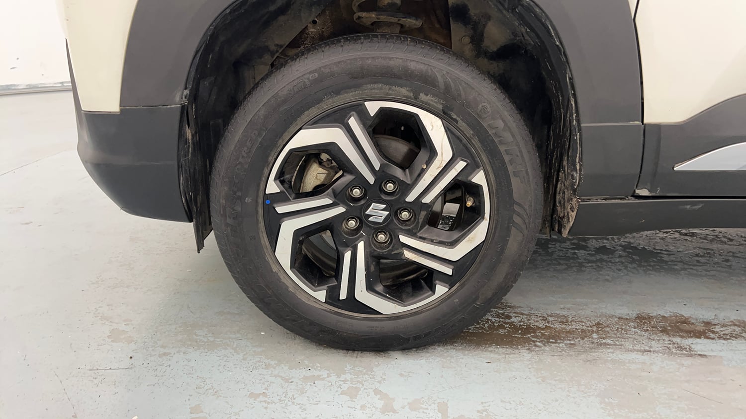 Used 2023 Maruti Suzuki Brezza ZXi Plus Petrol Manual tyres LEFT FRONT TYRE RIM VIEW