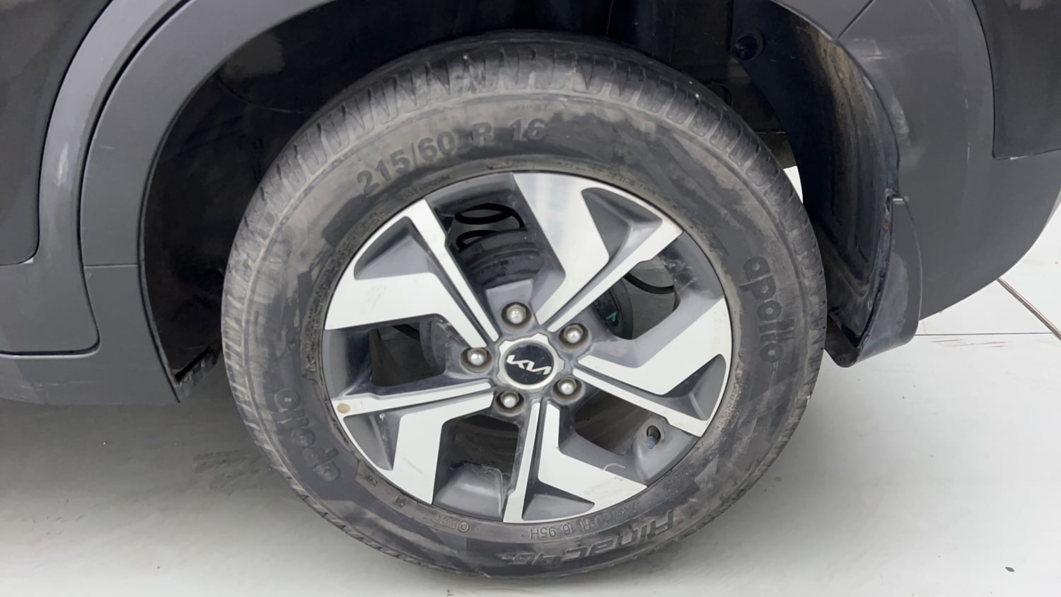 Used 2022 Kia Sonet HTX 1.5 AT Diesel Automatic tyres LEFT REAR TYRE RIM VIEW