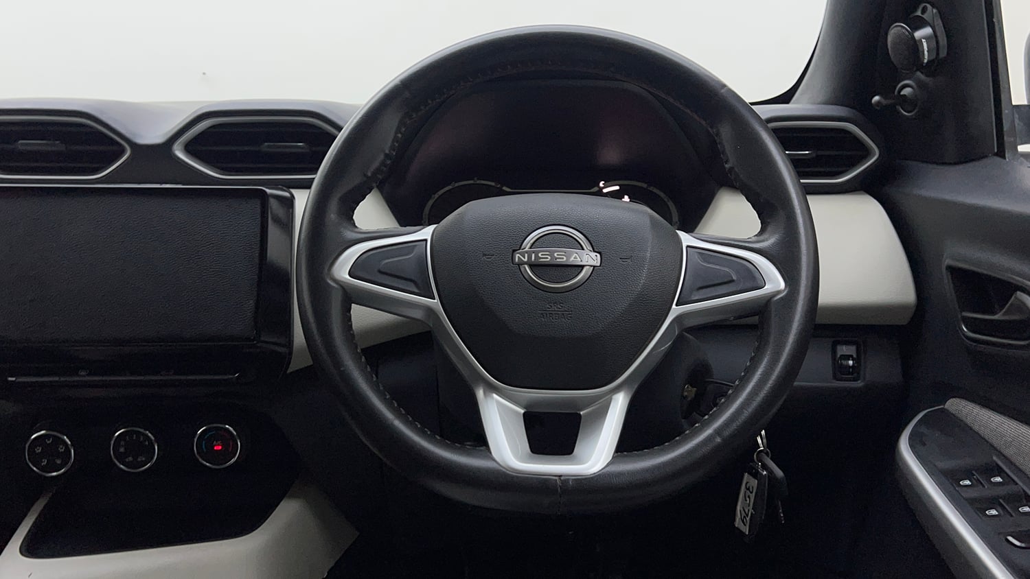 Used 2021 Nissan Magnite XE Petrol Manual interior STEERING VIEW